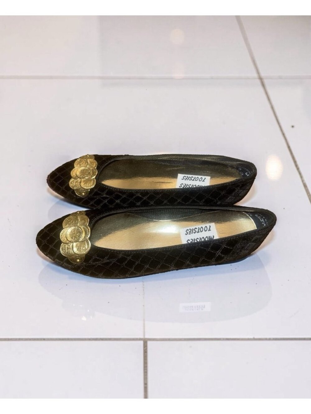 Mootsies Tootsies Women’s Black Ballet Flats Gold Flower Embellished Size 8.5